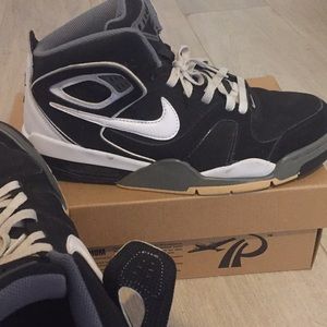 Nike flights size 10 black and white